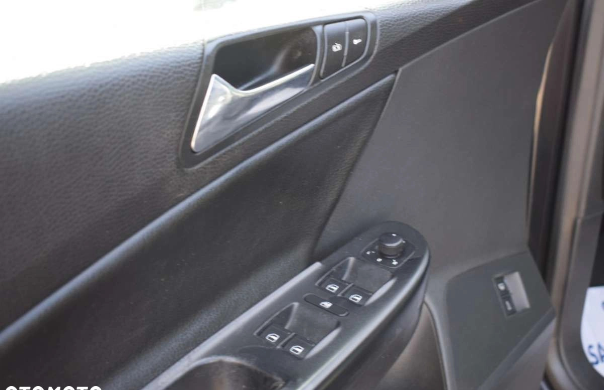Volkswagen Passat cena 19900 przebieg: 301139, rok produkcji 2006 z Tczew małe 742